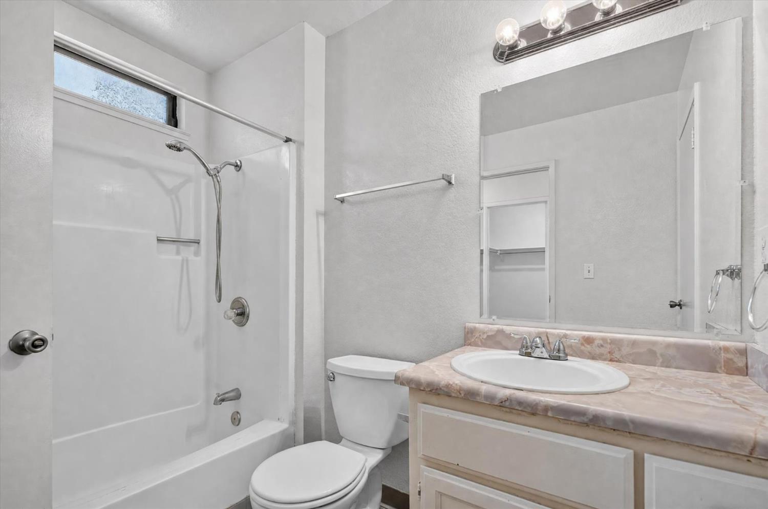 908 Wilma Dr, Modesto, CA 95351