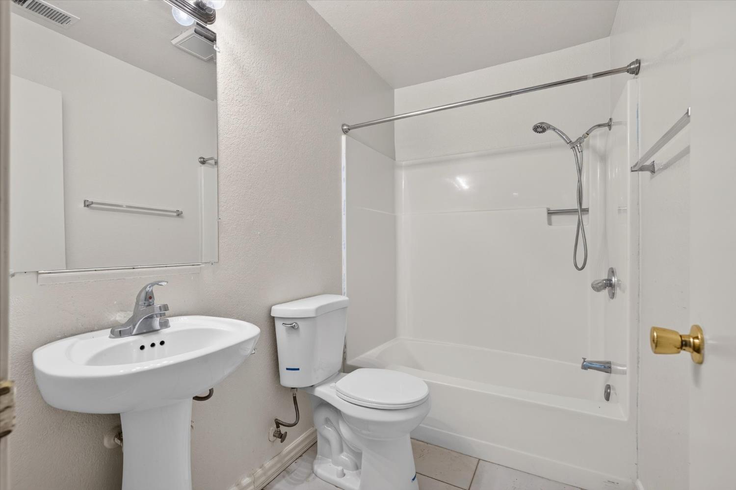 908 Wilma Dr, Modesto, CA 95351