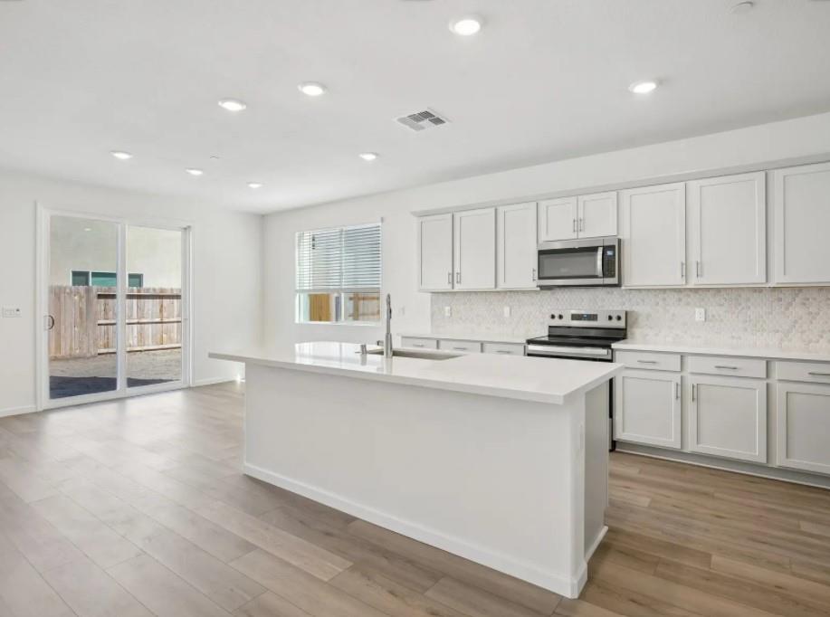 2447 Golden Bear St, Manteca, CA 95337