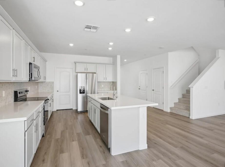 2447 Golden Bear St, Manteca, CA 95337