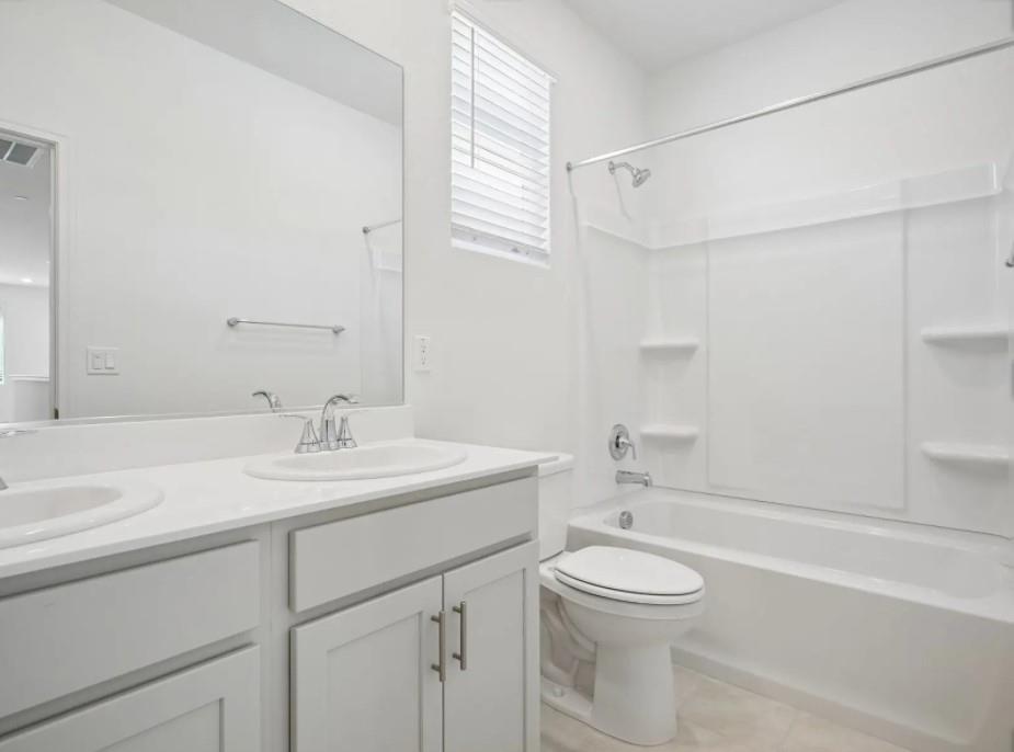 2447 Golden Bear St, Manteca, CA 95337