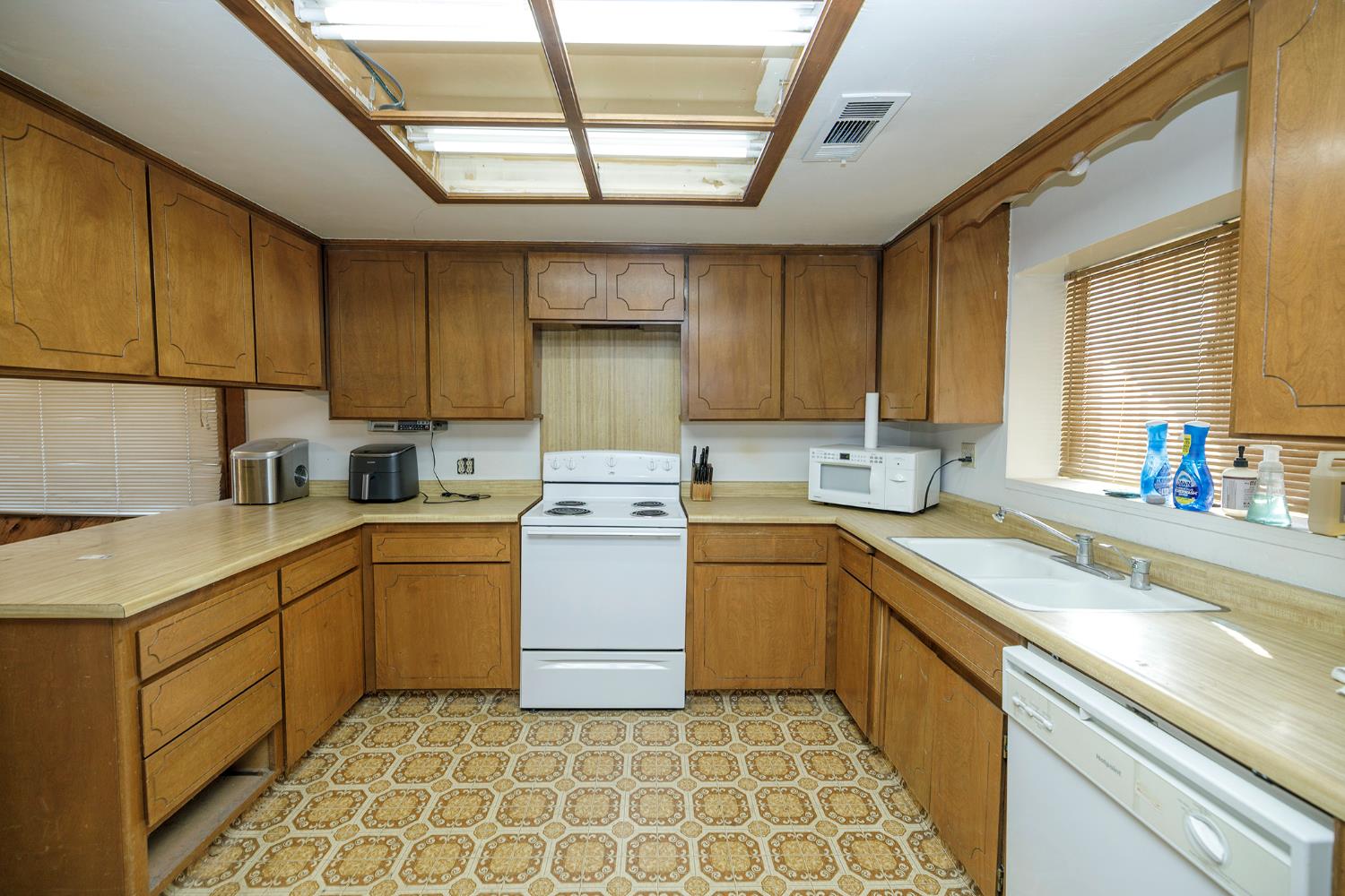 1006 Lassen Ave, Modesto, CA 95358