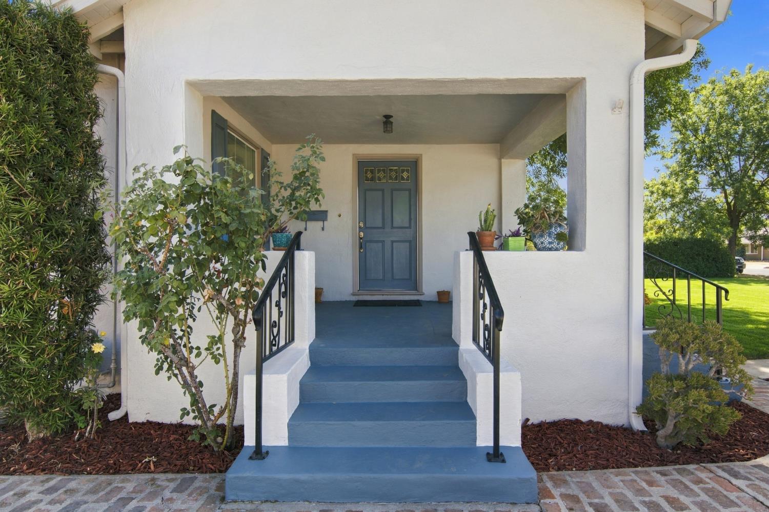 611 E 20th St, Merced, CA 95340