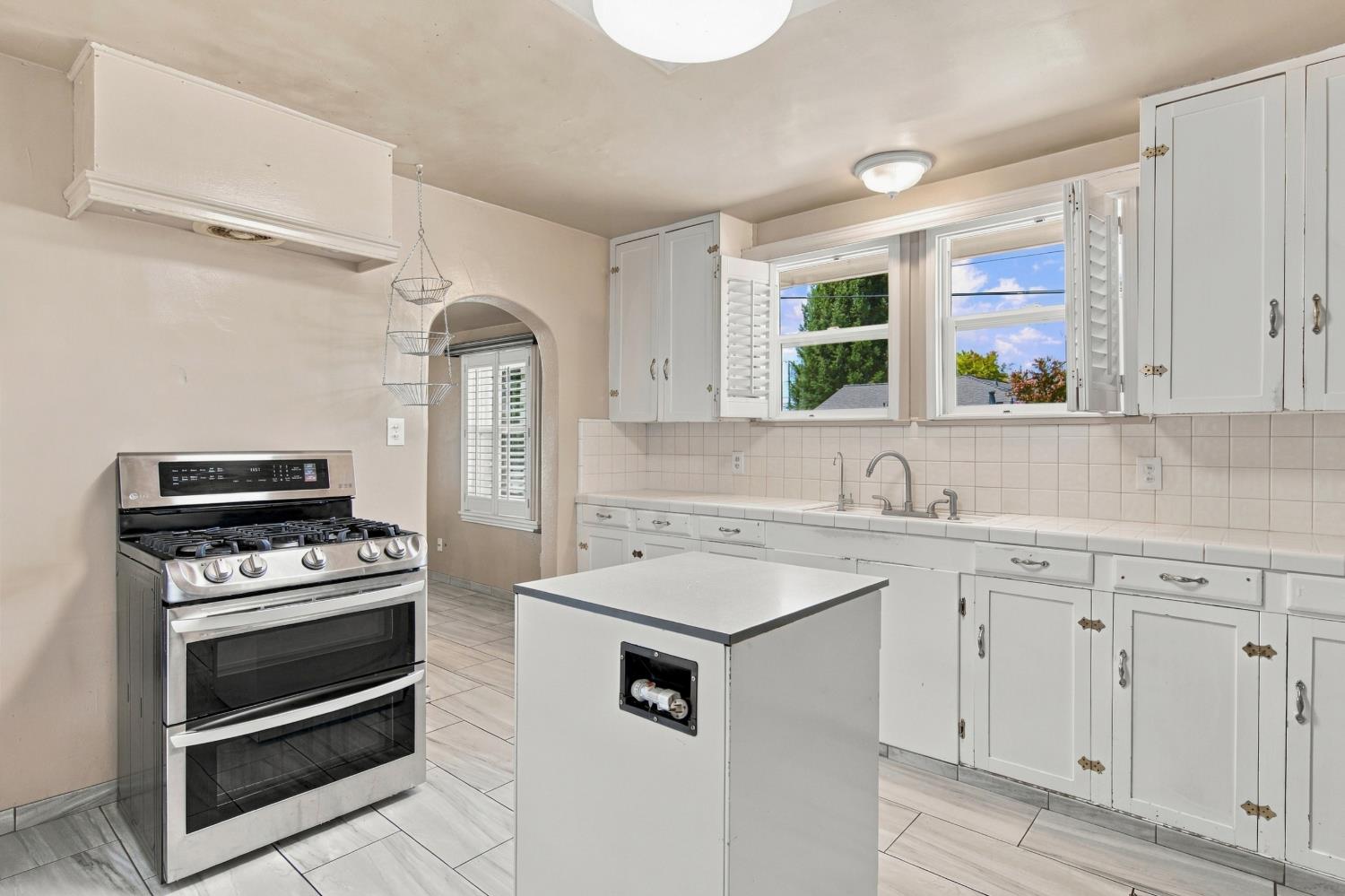 611 E 20th St, Merced, CA 95340