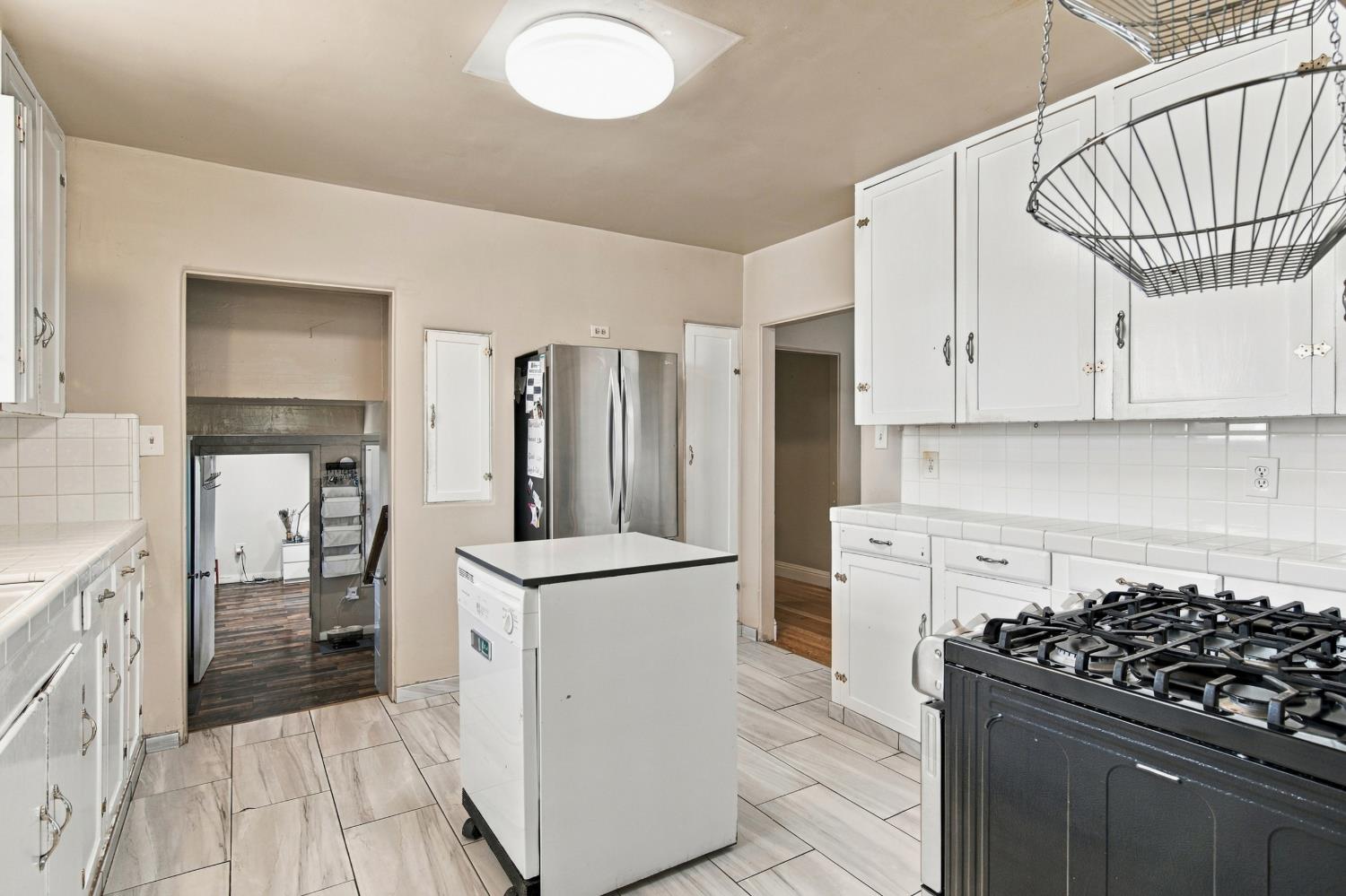 611 E 20th St, Merced, CA 95340