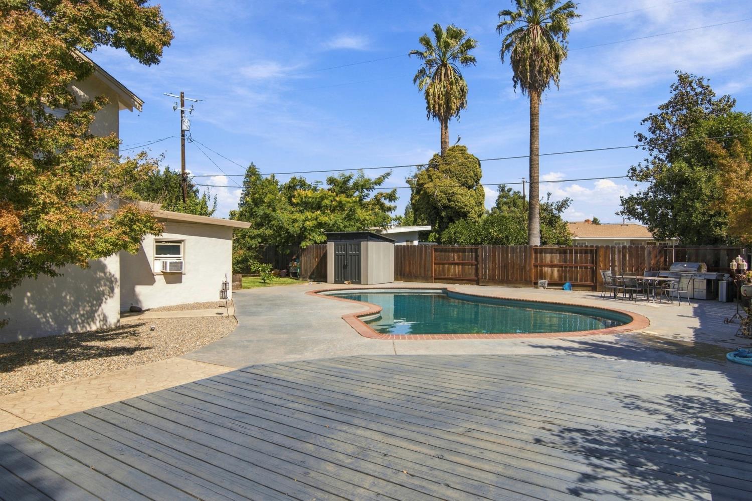 611 E 20th St, Merced, CA 95340