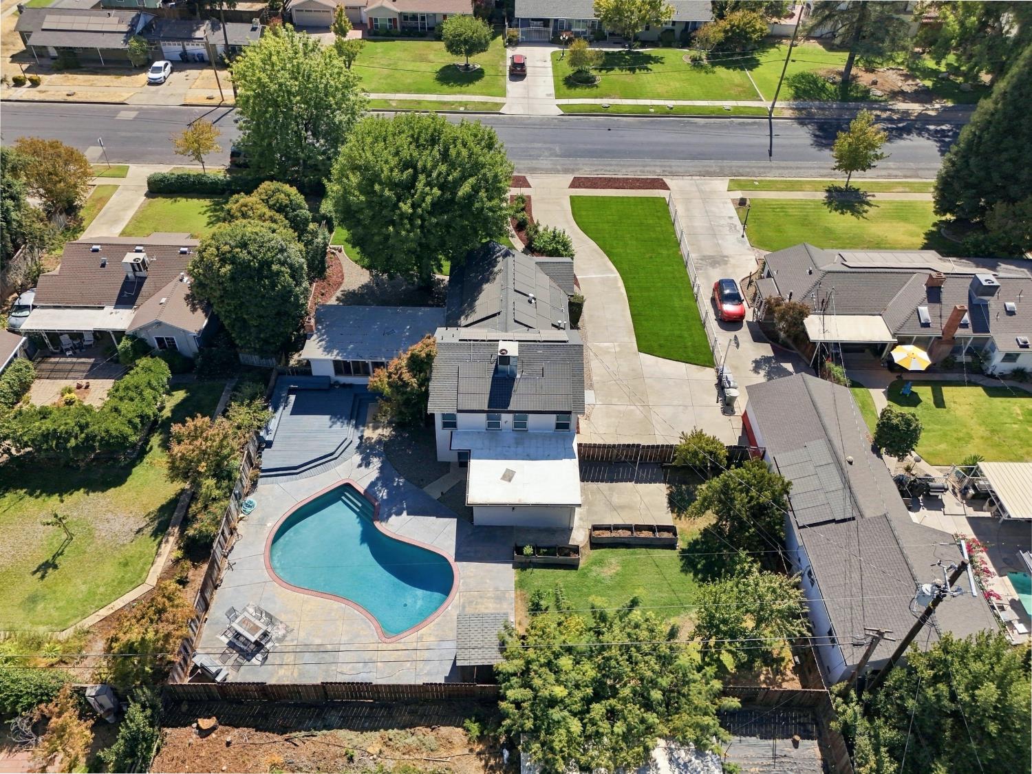 611 E 20th St, Merced, CA 95340