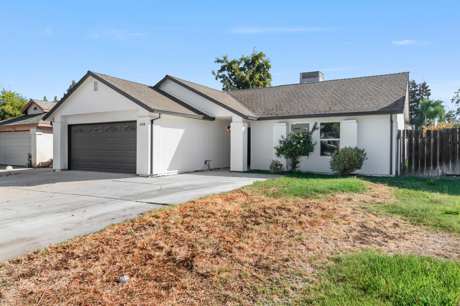 608 Bronze Ln, Waterford, CA 95386