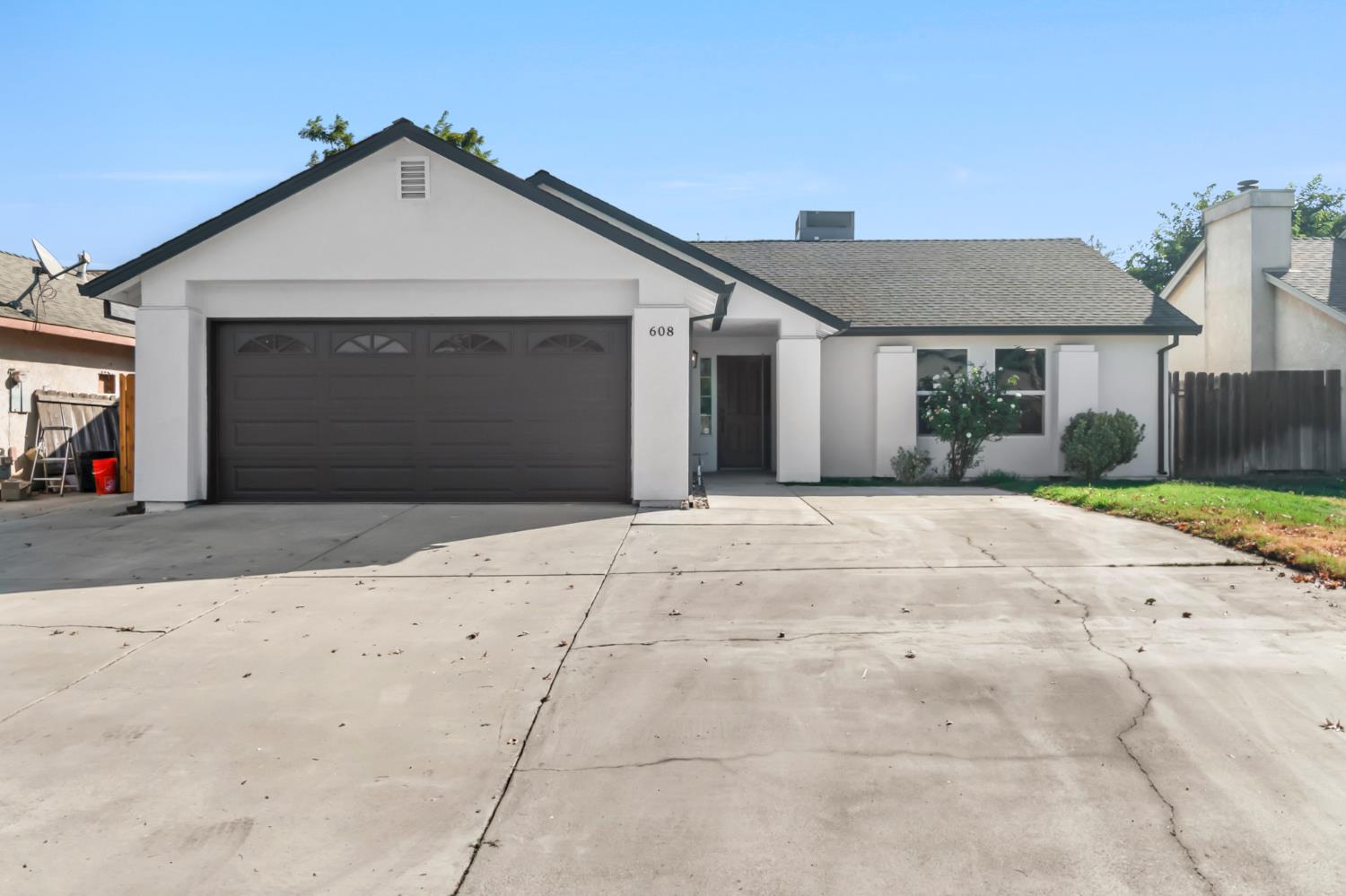 608 Bronze Ln, Waterford, CA 95386