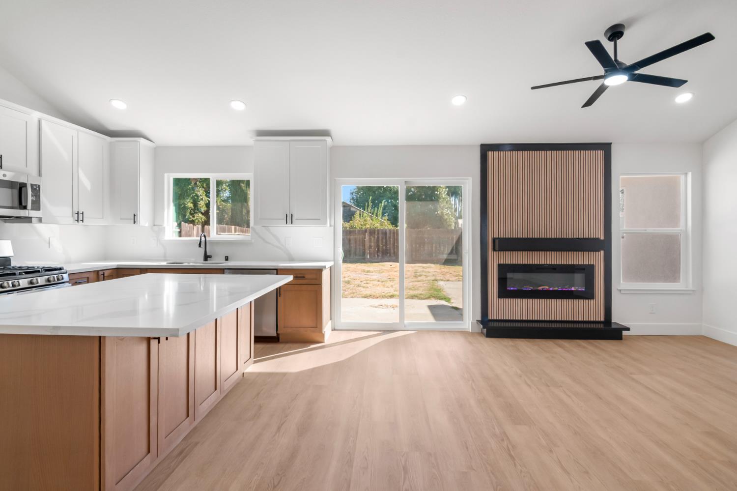 608 Bronze Ln, Waterford, CA 95386