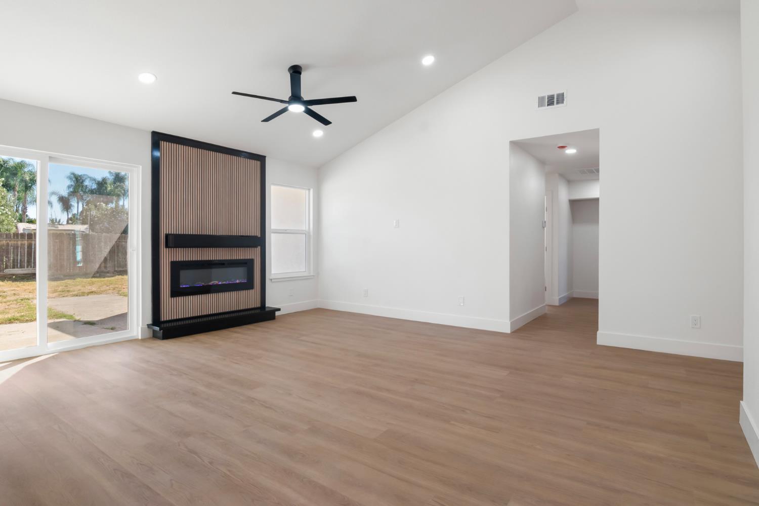 608 Bronze Ln, Waterford, CA 95386