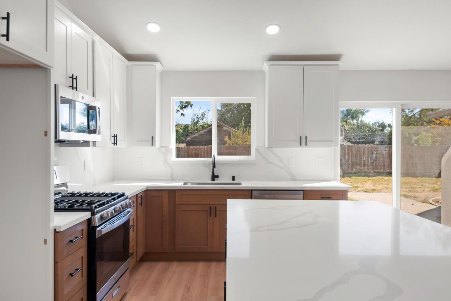 608 Bronze Ln, Waterford, CA 95386