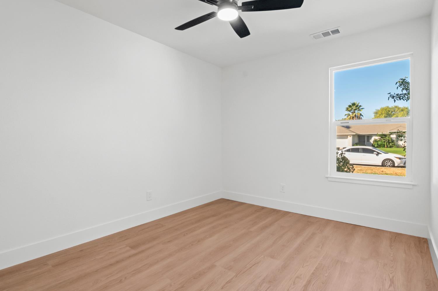 608 Bronze Ln, Waterford, CA 95386