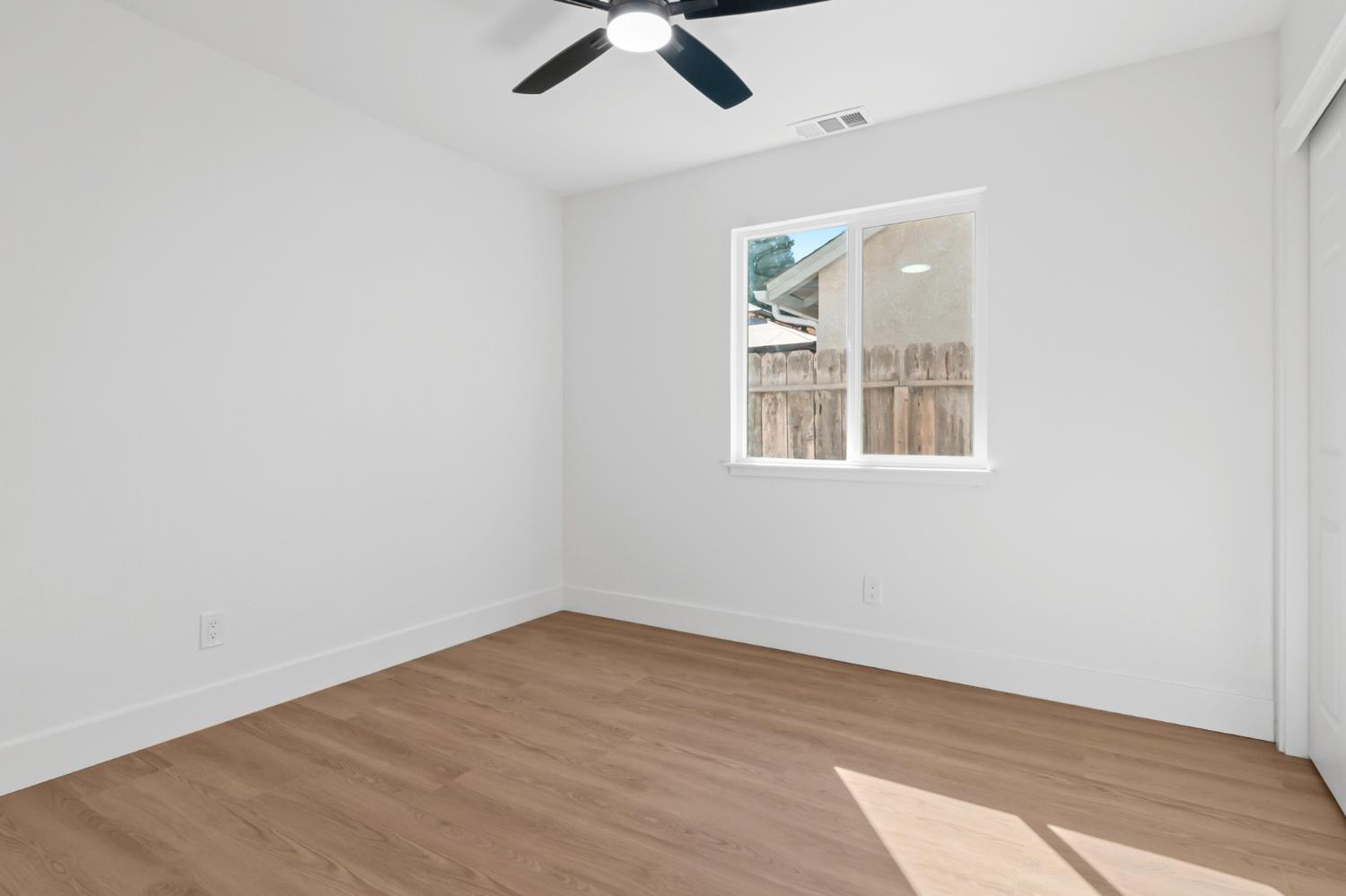 608 Bronze Ln, Waterford, CA 95386
