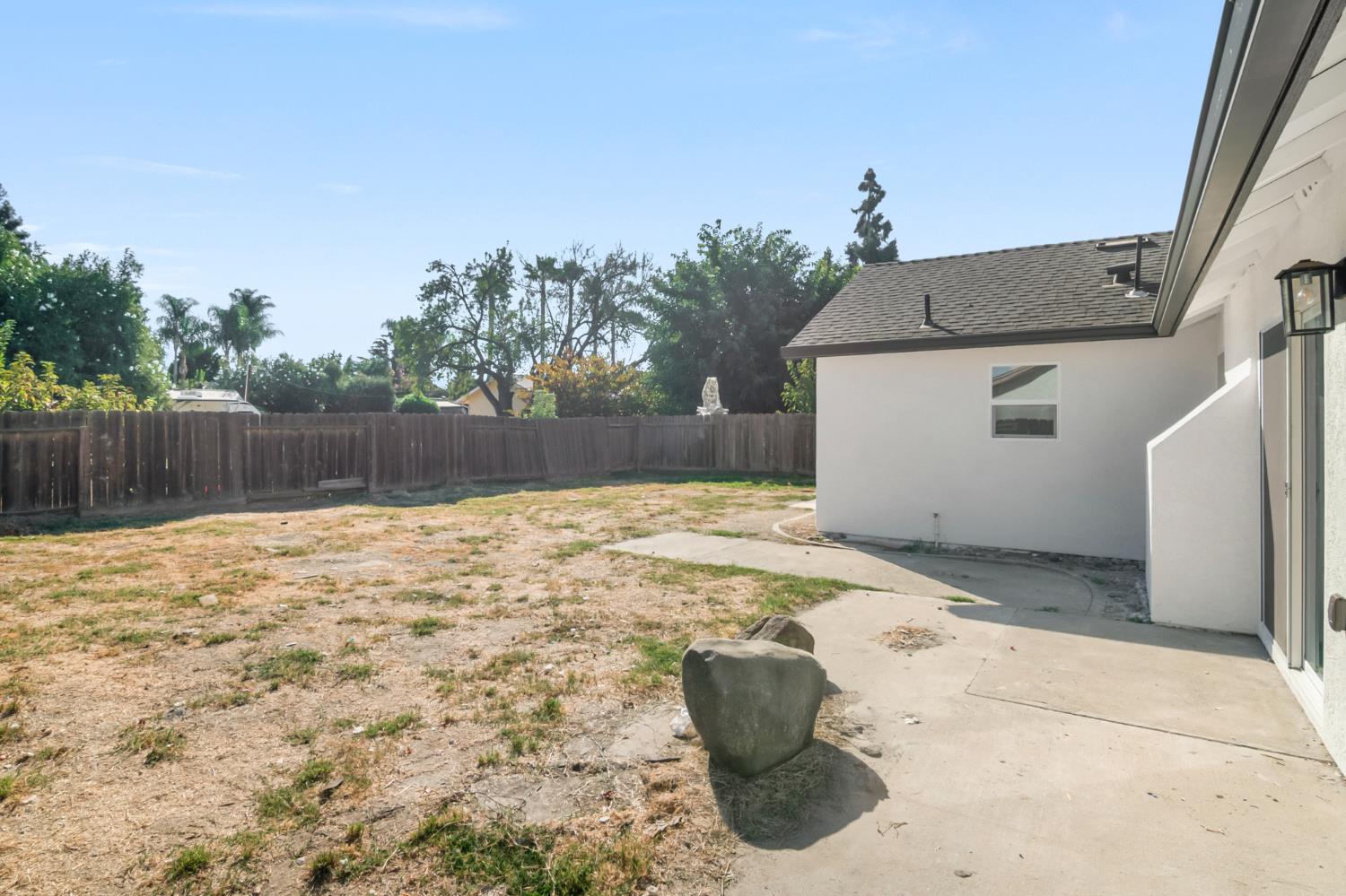 608 Bronze Ln, Waterford, CA 95386