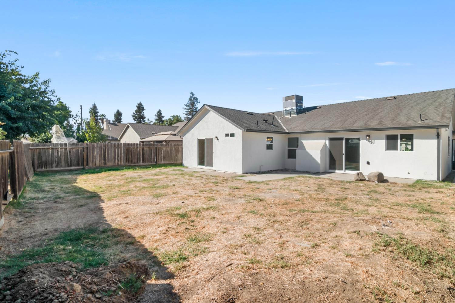 608 Bronze Ln, Waterford, CA 95386