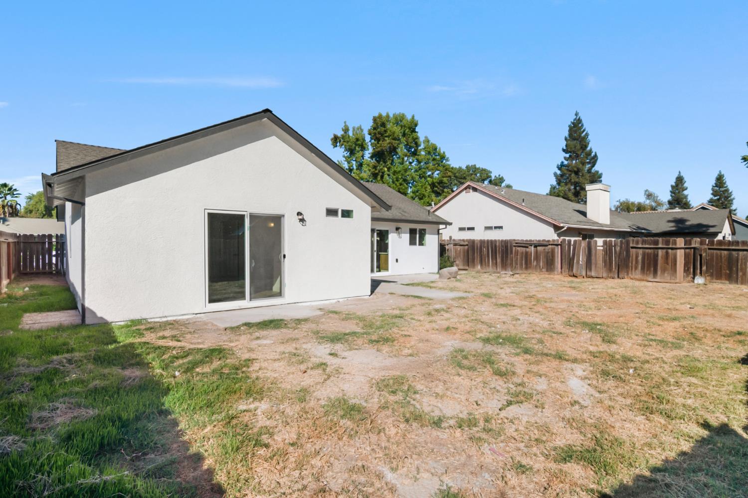 608 Bronze Ln, Waterford, CA 95386