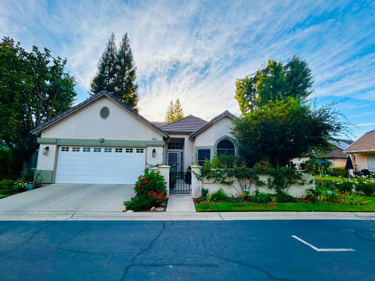 1824 E Stonebrook Ln, Clovis, CA 93611