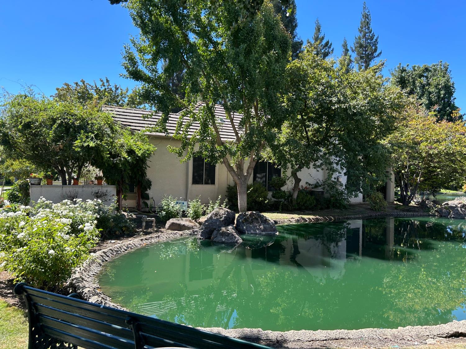 1824 E Stonebrook Ln, Clovis, CA 93611