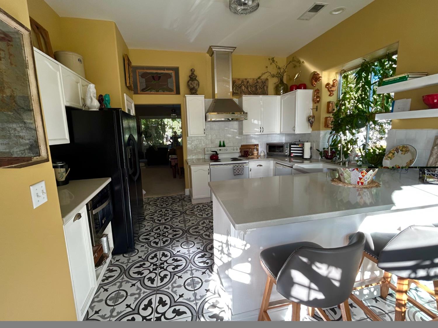 1824 E Stonebrook Ln, Clovis, CA 93611