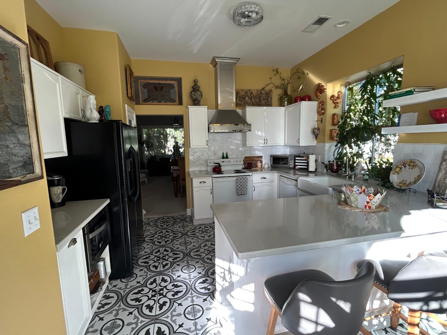 1824 E Stonebrook Ln, Clovis, CA 93611