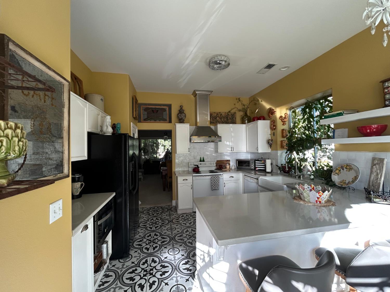1824 E Stonebrook Ln, Clovis, CA 93611
