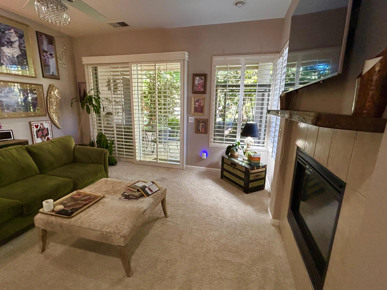 1824 E Stonebrook Ln, Clovis, CA 93611