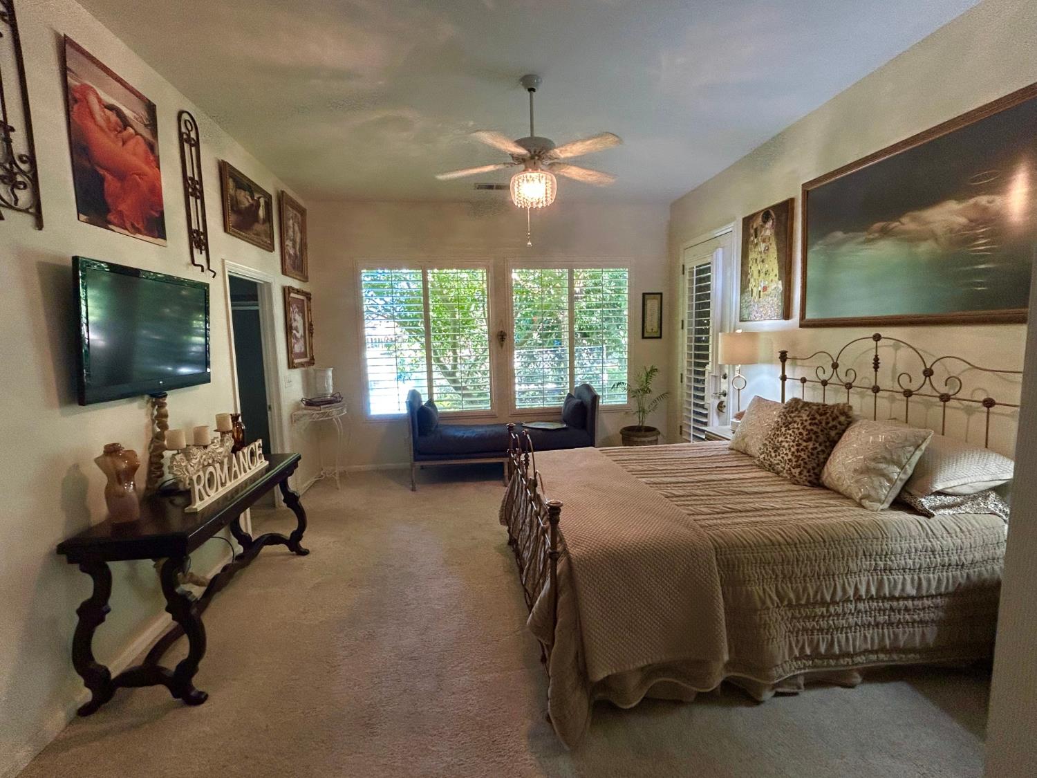 1824 E Stonebrook Ln, Clovis, CA 93611