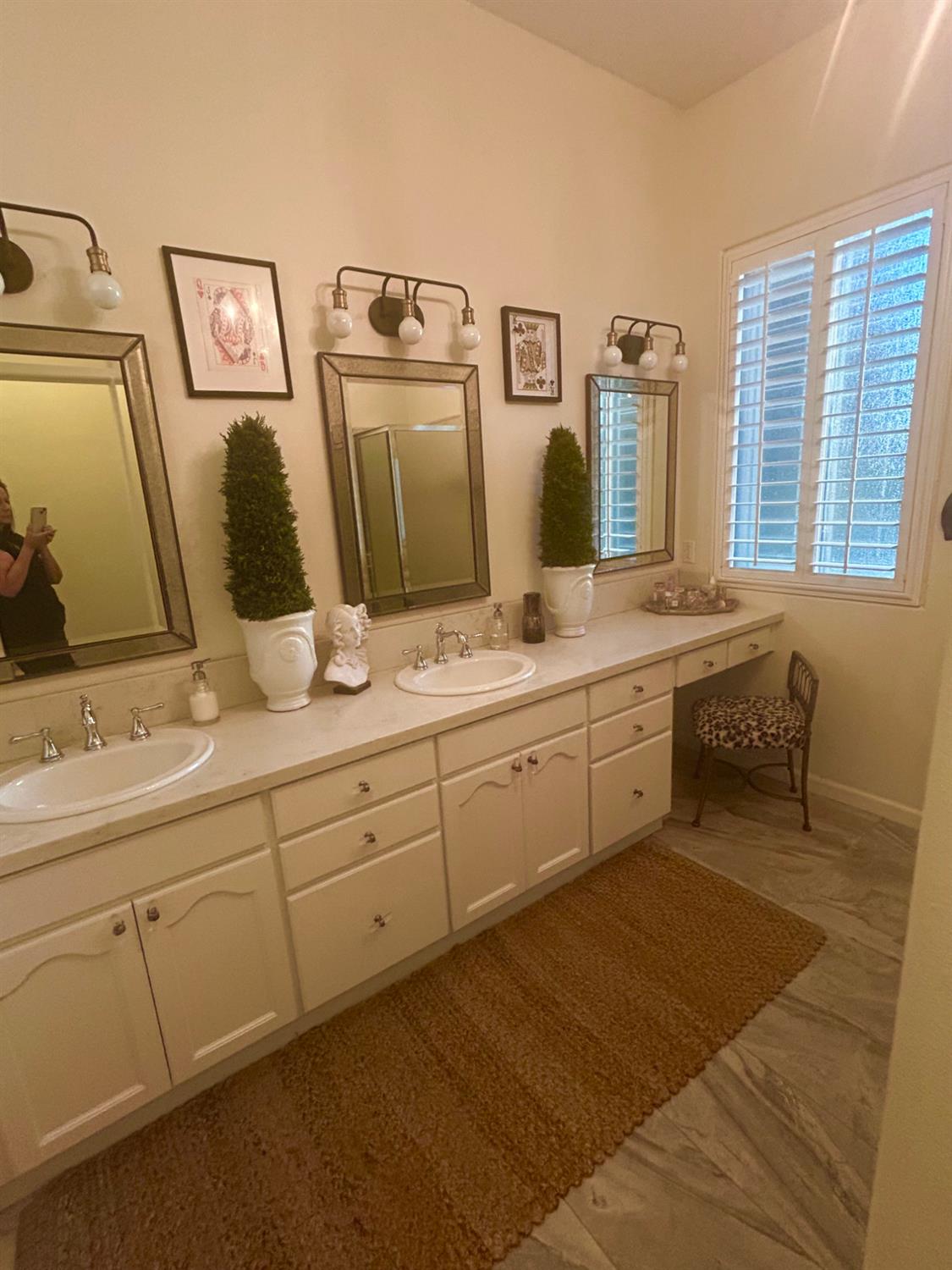 1824 E Stonebrook Ln, Clovis, CA 93611