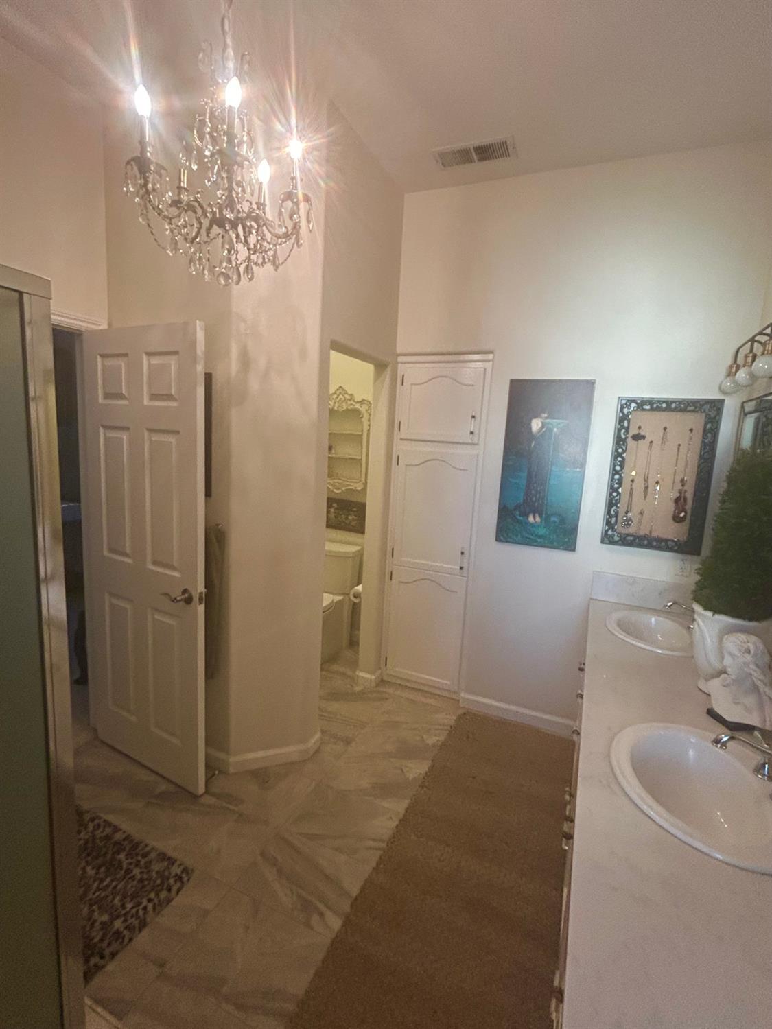 1824 E Stonebrook Ln, Clovis, CA 93611