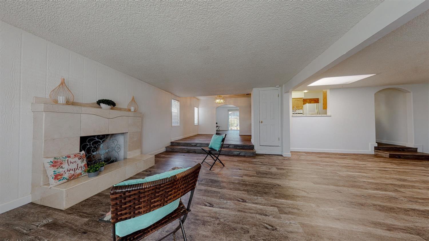 2404 Queenaire Ln, Modesto, CA 95350