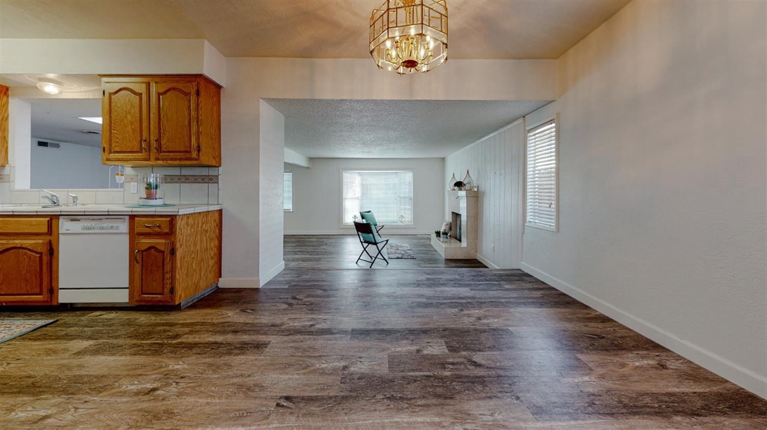 2404 Queenaire Ln, Modesto, CA 95350