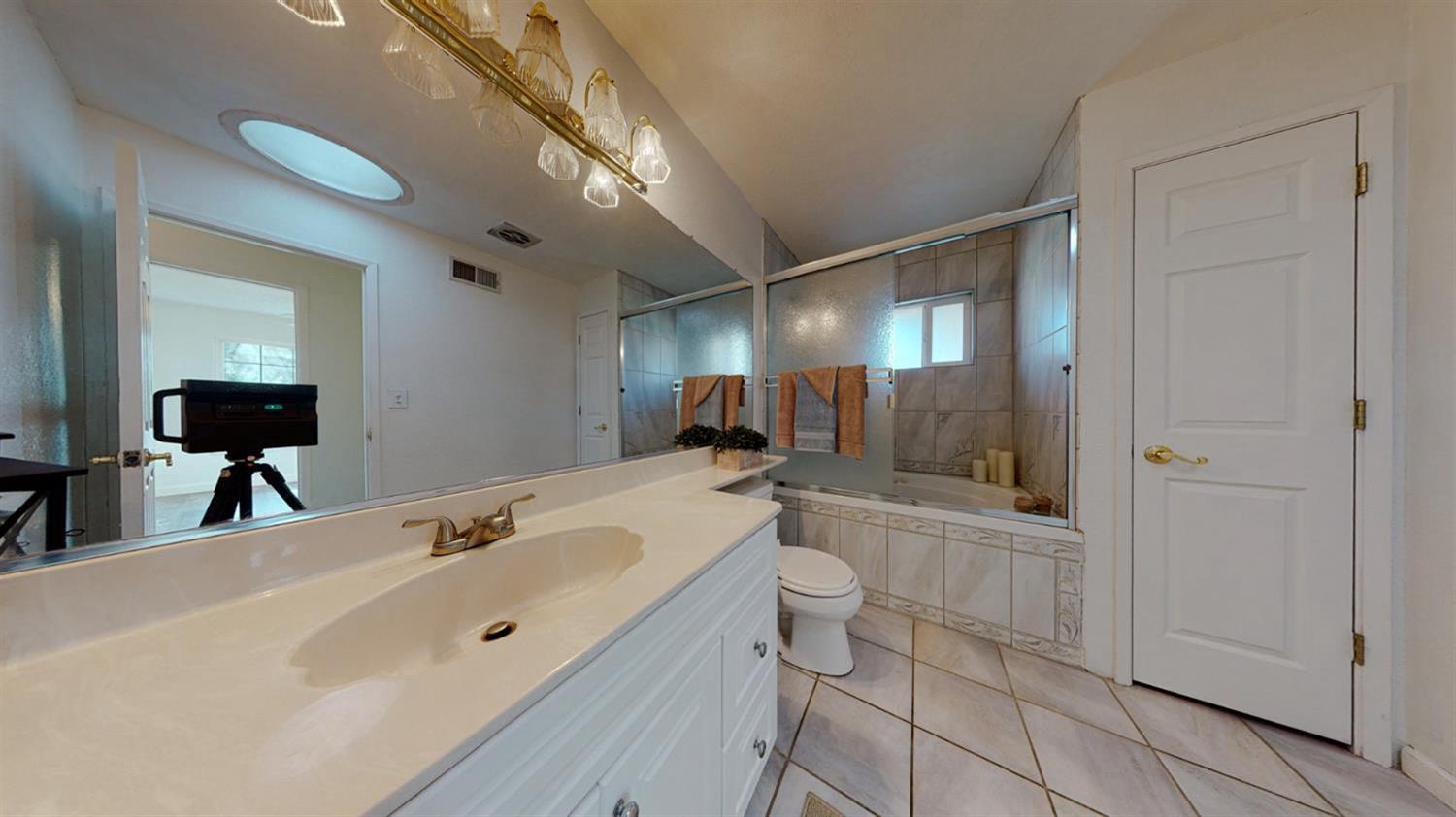 2404 Queenaire Ln, Modesto, CA 95350