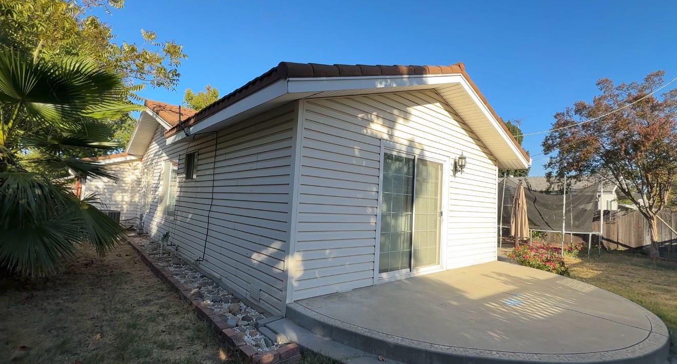 2404 Queenaire Ln, Modesto, CA 95350