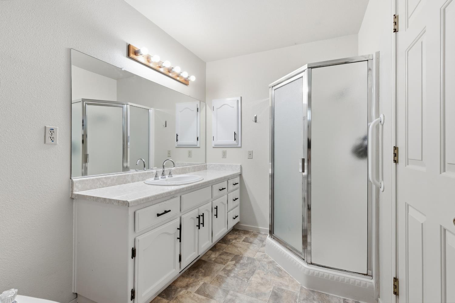 1422 Silva Ave, Newman, CA 95360