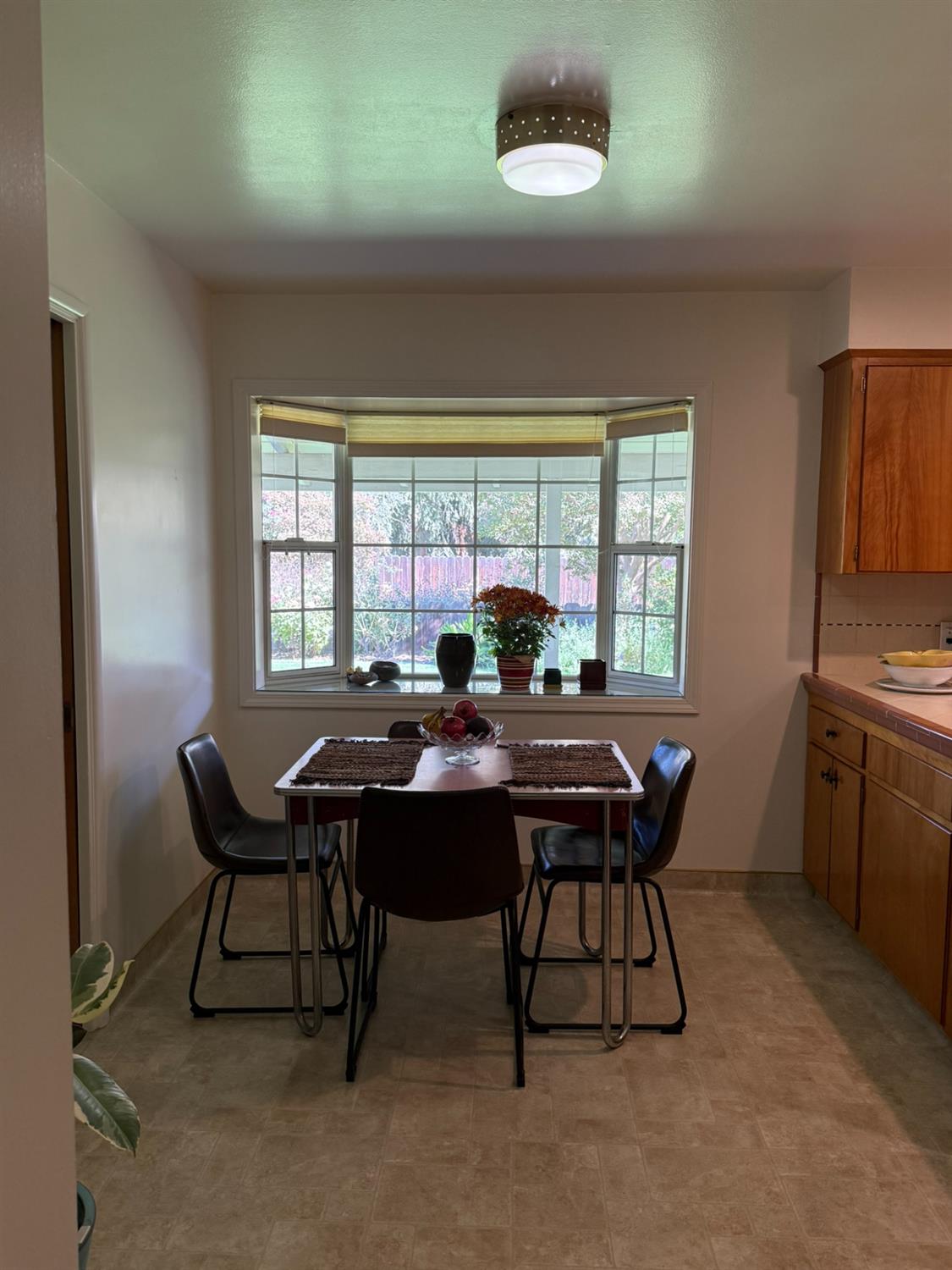 213 Hilton St, Madera, CA 93637
