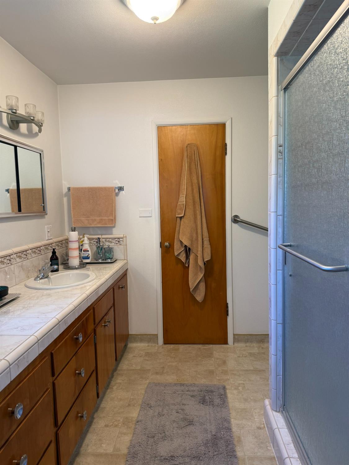 213 Hilton St, Madera, CA 93637