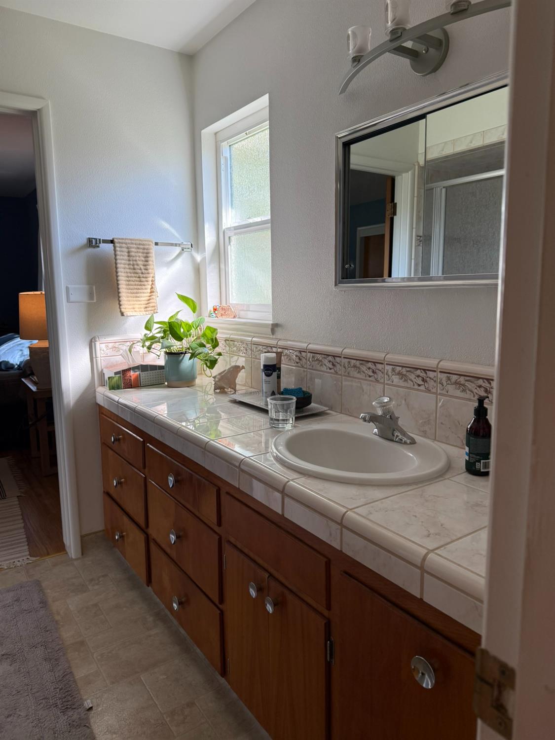 213 Hilton St, Madera, CA 93637
