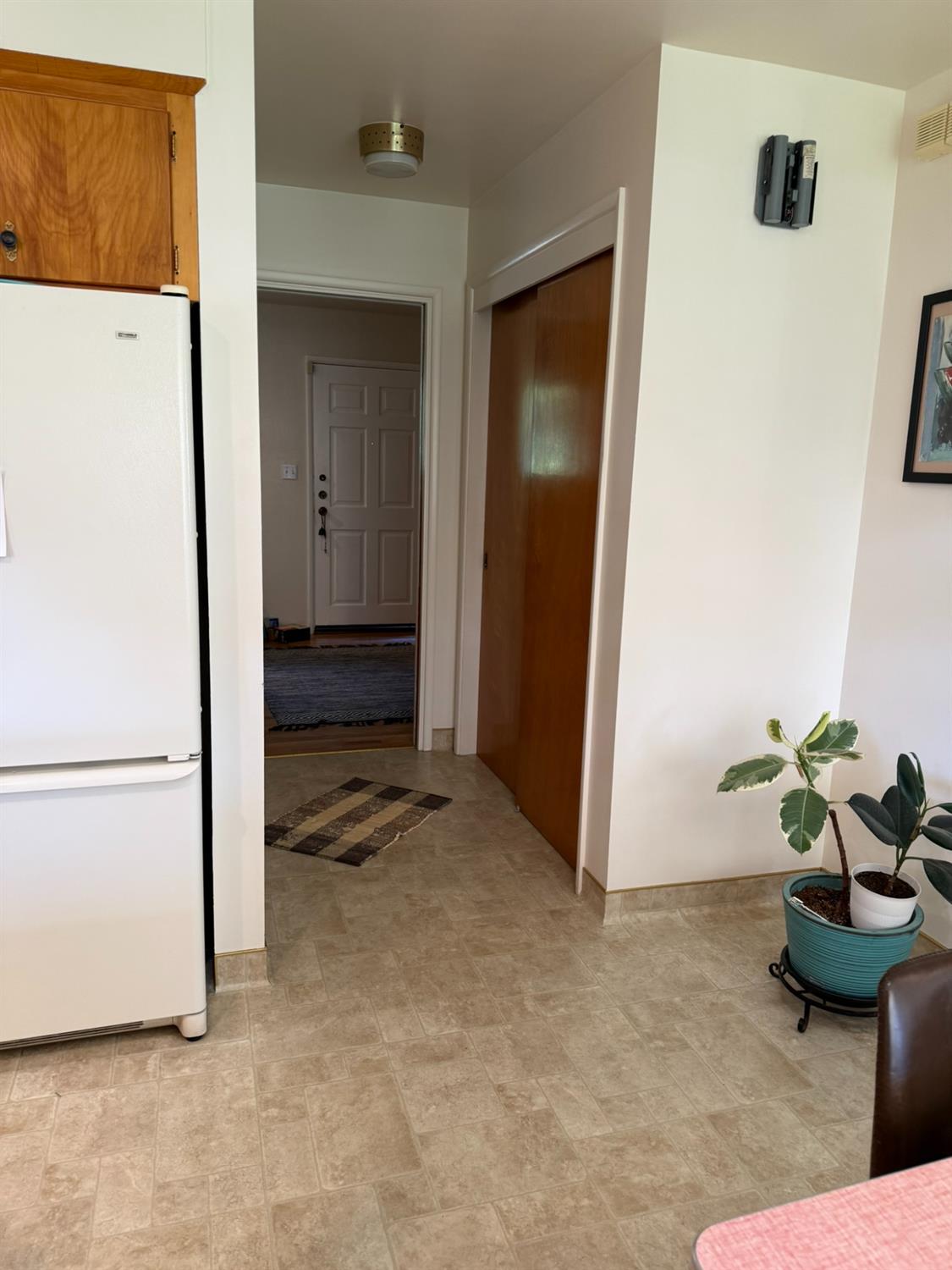 213 Hilton St, Madera, CA 93637
