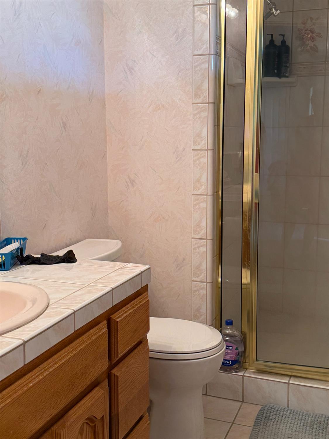 213 Hilton St, Madera, CA 93637