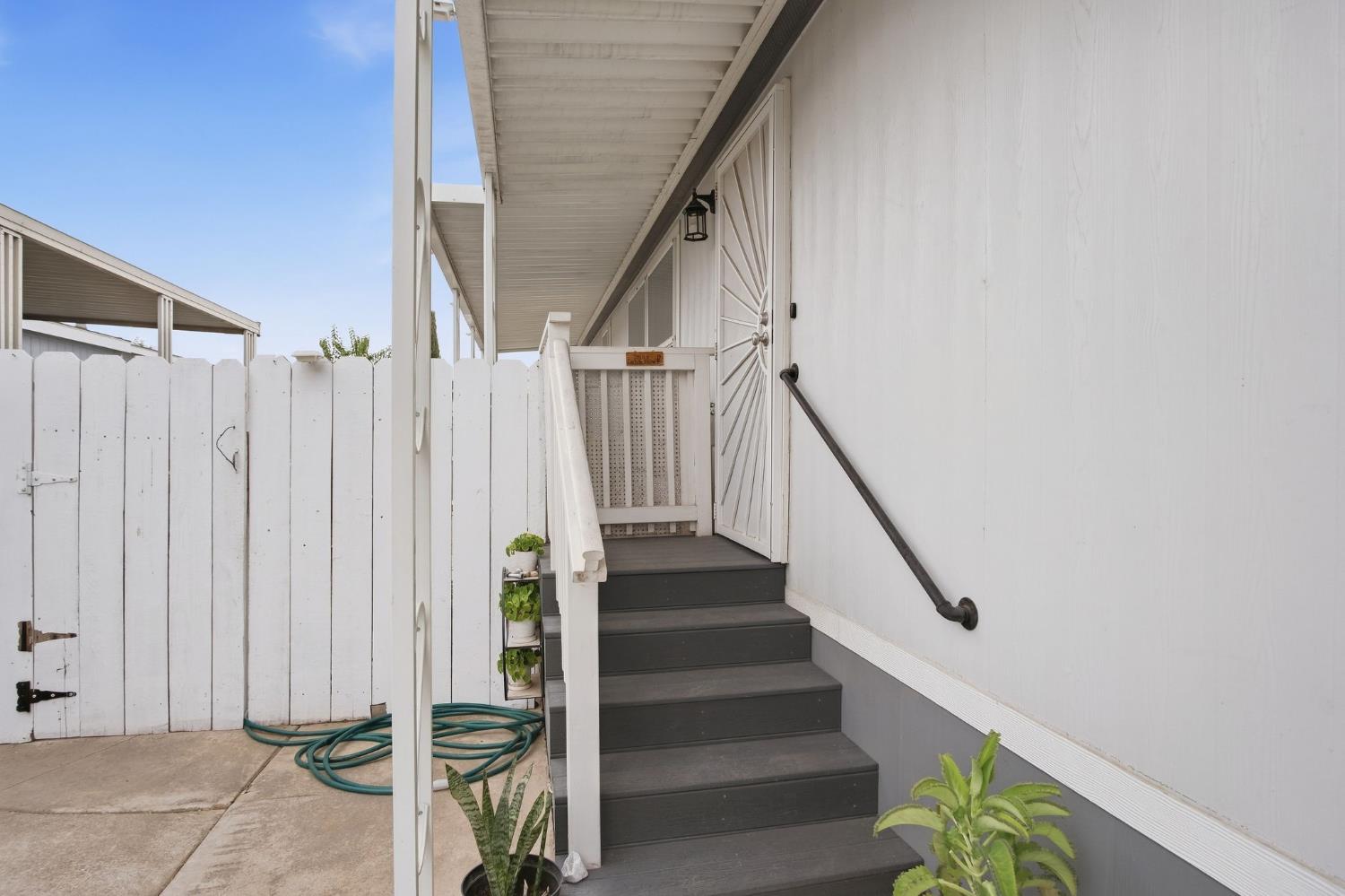 5901 Newbrook Cir #85, Riverbank, CA 95367