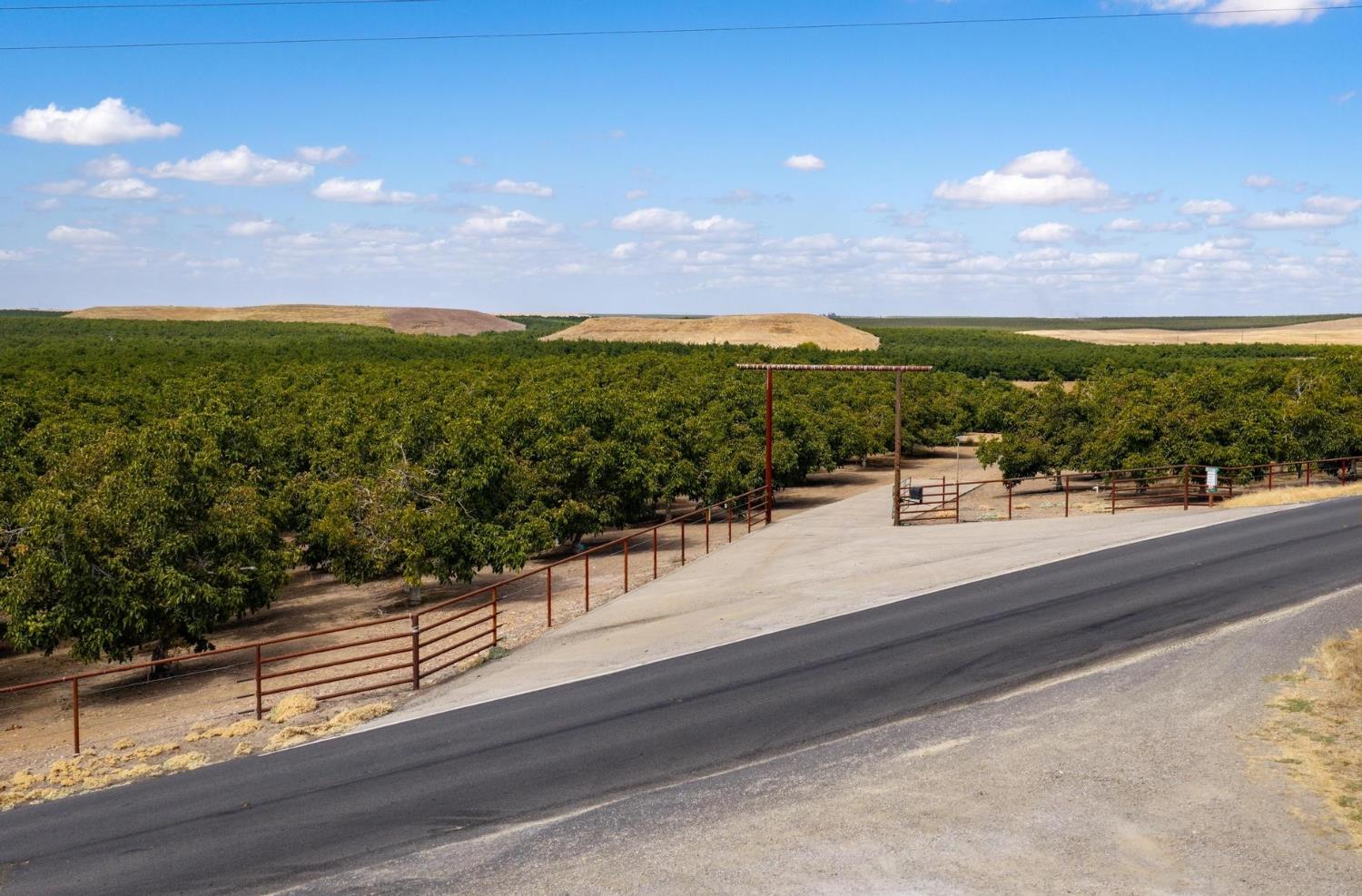 19441 Milton Rd, Oakdale, CA 95361