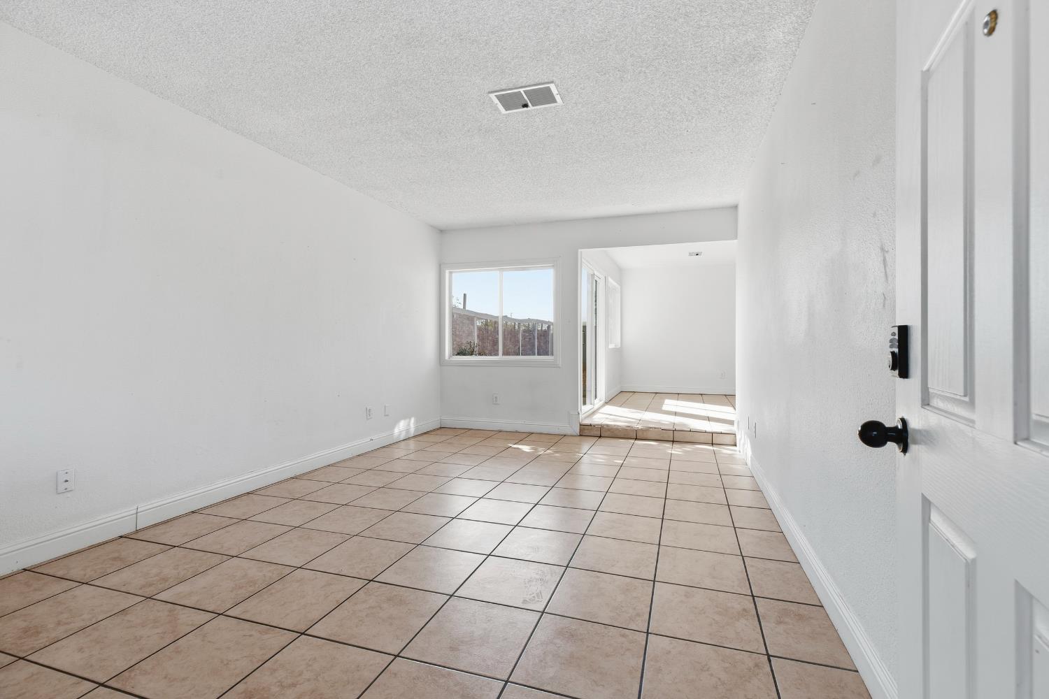 2644 San Ignacio Ave, Modesto, CA 95354