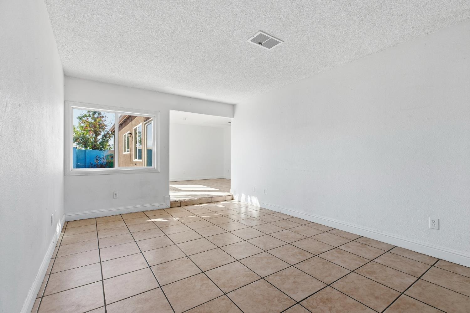 2644 San Ignacio Ave, Modesto, CA 95354
