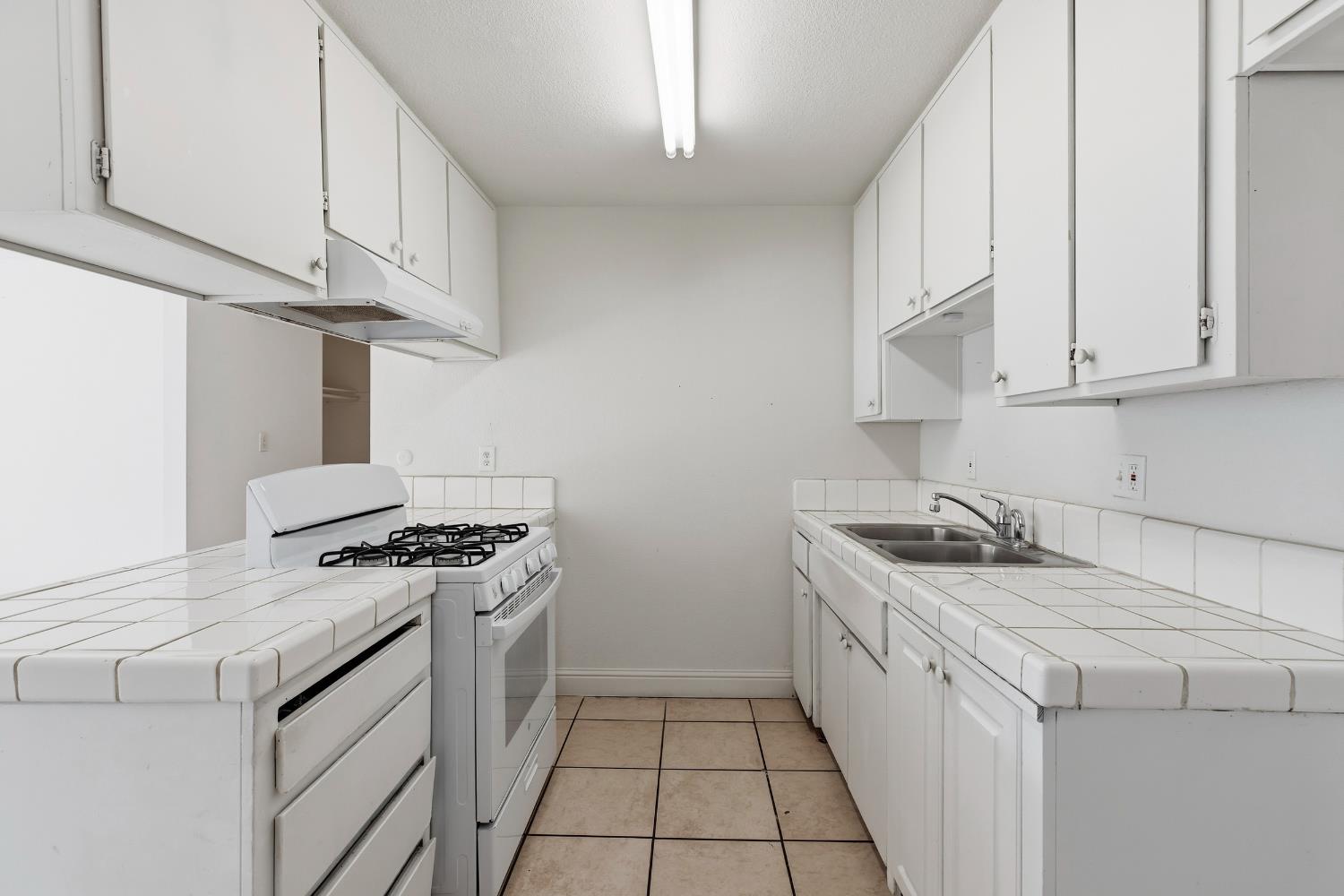 2644 San Ignacio Ave, Modesto, CA 95354
