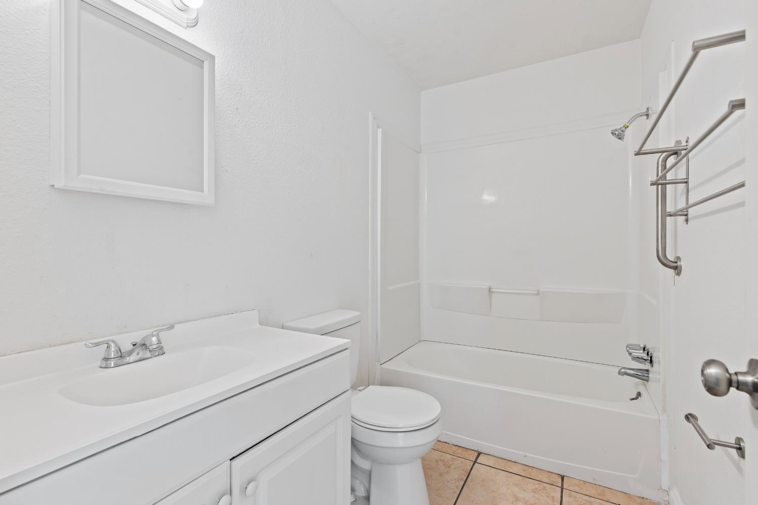 2644 San Ignacio Ave, Modesto, CA 95354