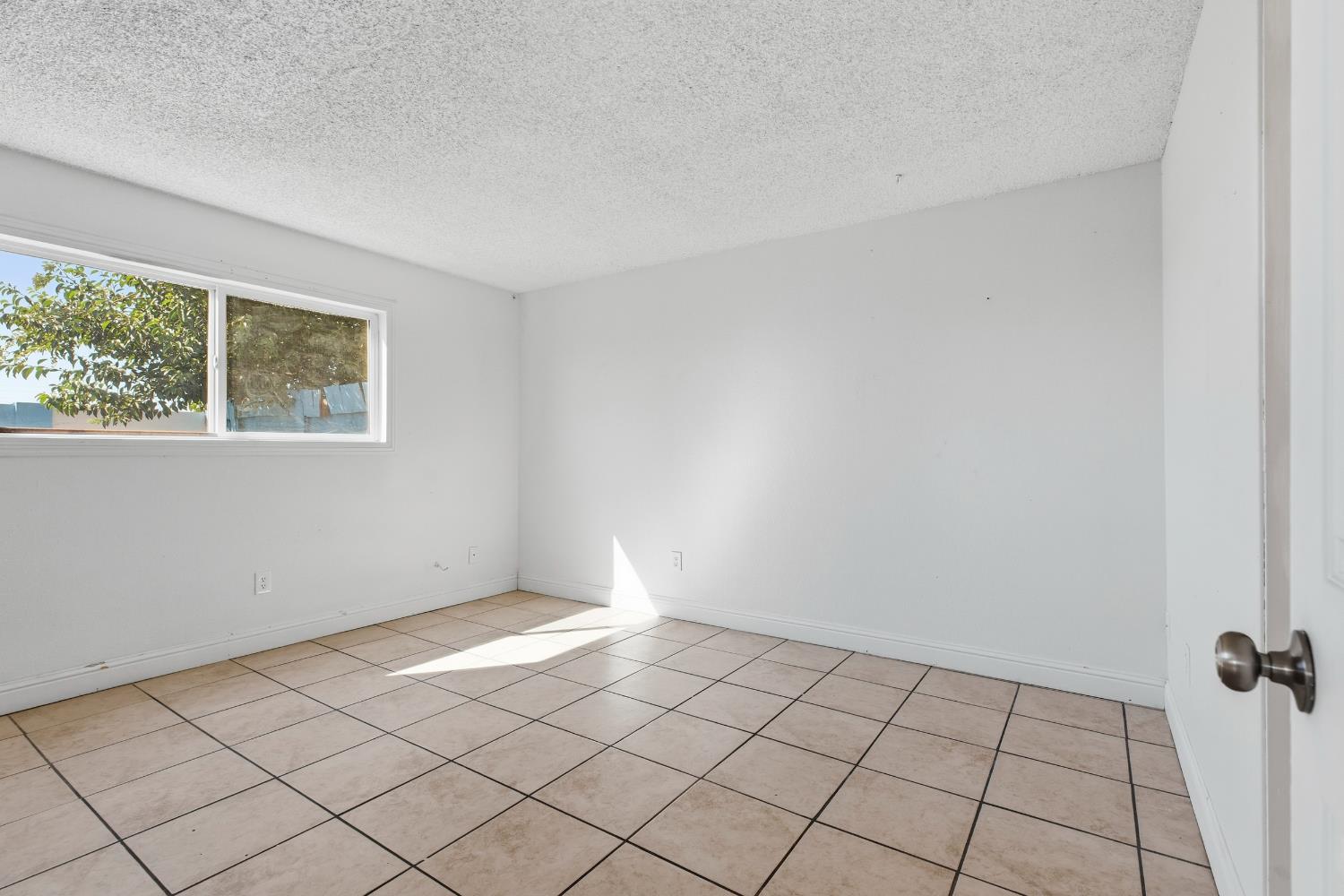 2644 San Ignacio Ave, Modesto, CA 95354