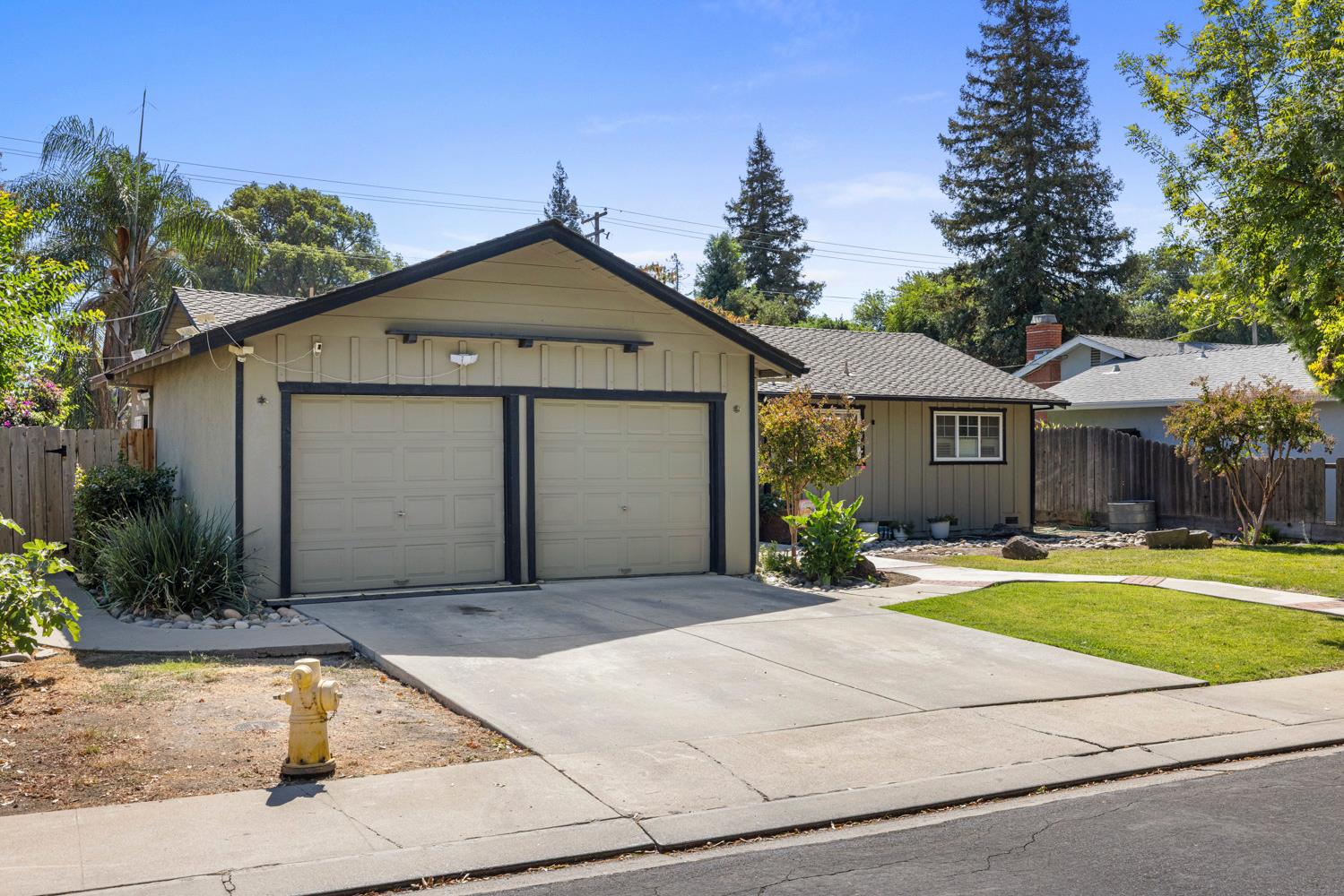 1002 Mount Vernon Dr, Modesto, CA 95350