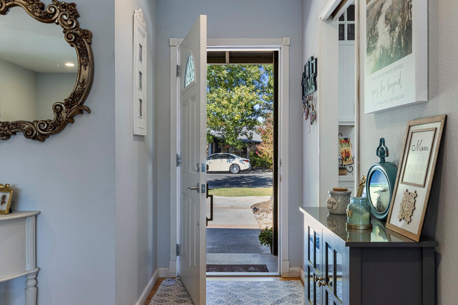 1002 Mount Vernon Dr, Modesto, CA 95350