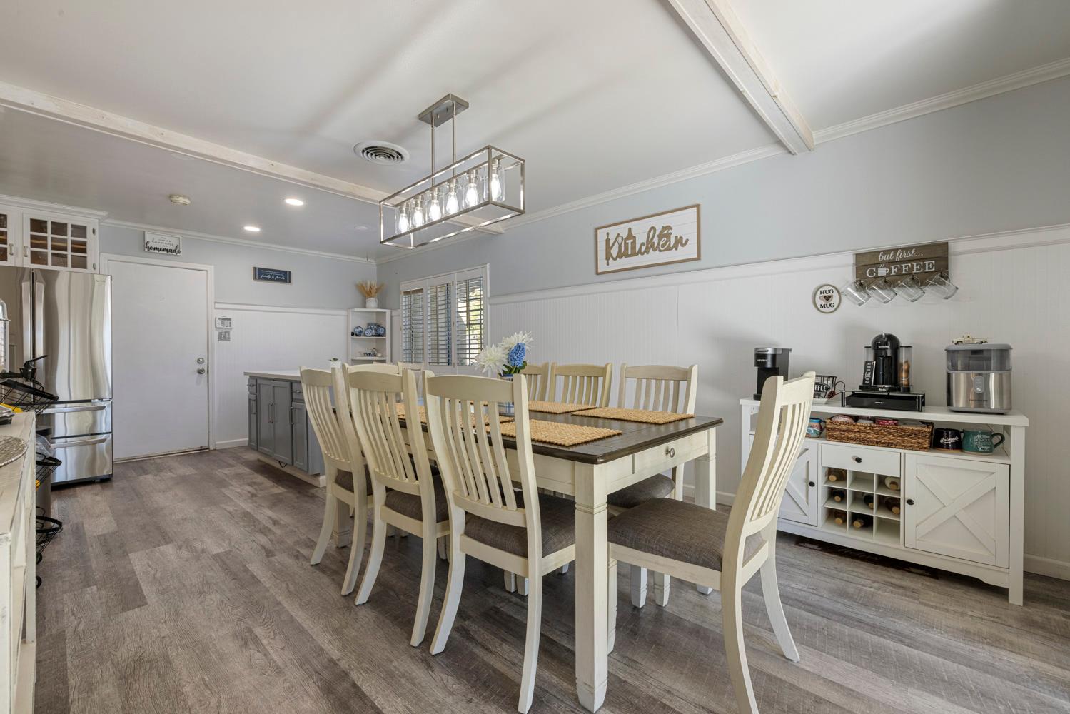 1002 Mount Vernon Dr, Modesto, CA 95350